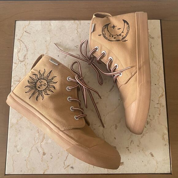 BANGS Lunar High Top Shoes Tan Unisex Sneakers Women’s Size 7 Sun Moon Design - Picture 2 of 11